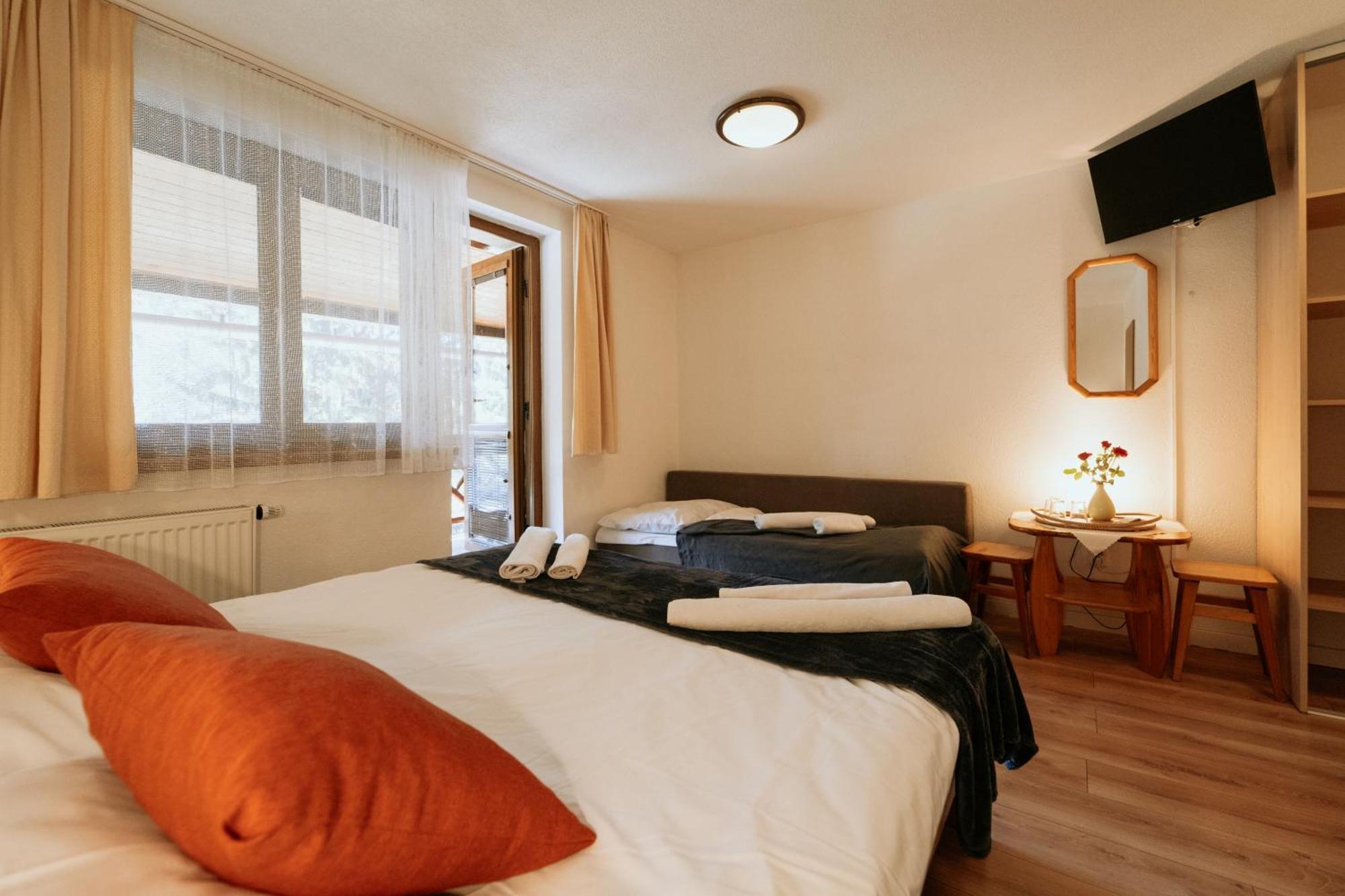 Horsky Hotel Bartoska Cremosne Екстер'єр фото